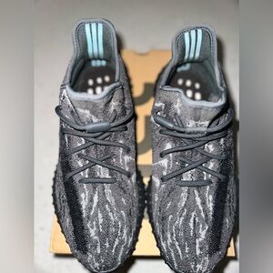 Yeezy Dark Salt size 11